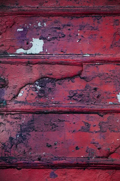 古いコンクリートの漆喰壁は抽象的なストロークと塗料の汚れによって台無し コンクリート 破損した塗料の壁に着け 壁の芸術的なテクスチャ 塗装の悪い傷表面の亀裂 — ストック写真