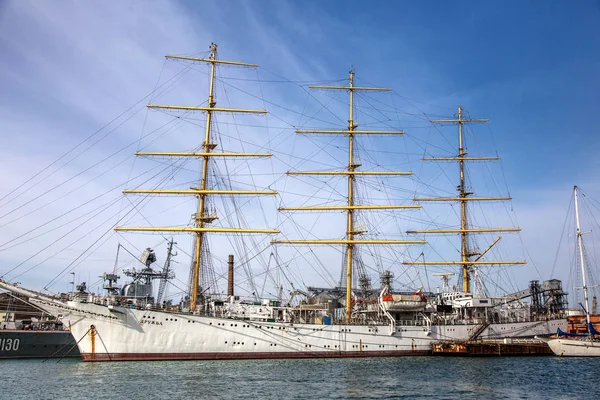 Odessa Ukraine April 2014 Old Sailboat Friendship Port Due Lack — Stock Photo, Image