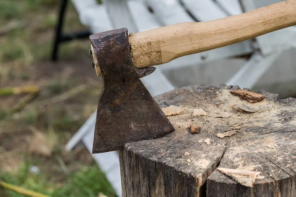 Houthelikopter Steekt Uit Houten Hennep Bijl Houtbewerking Ontbossing Door Een — Stockfoto