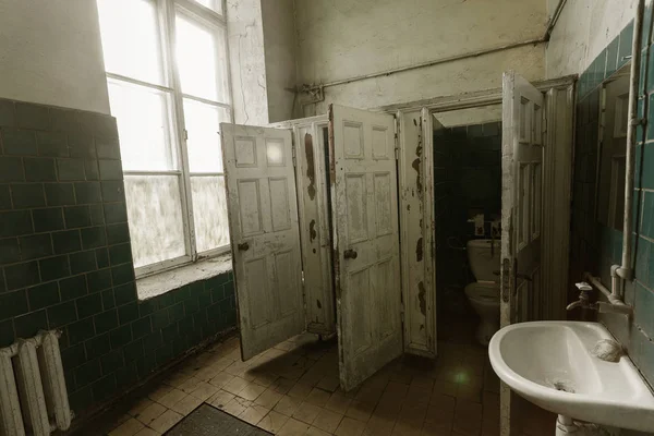 Viejo Urinario Masculino Habitación Pública Masculina Cuarto Baño Público Comodidad —  Fotos de Stock