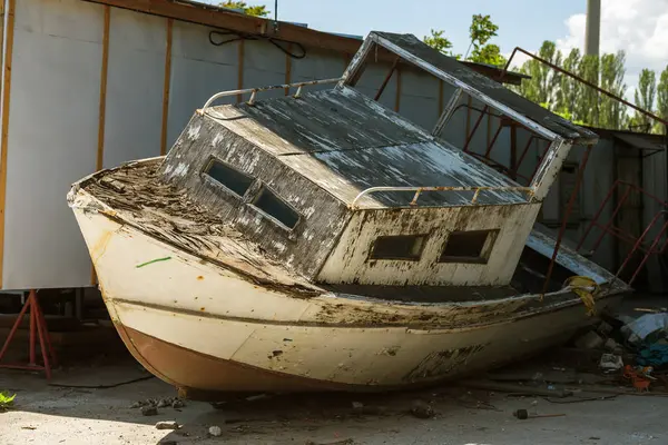 Viejo Barco Roto Abandonado Muere Orilla Fragmento Viejo Bote Equipo — Foto de Stock