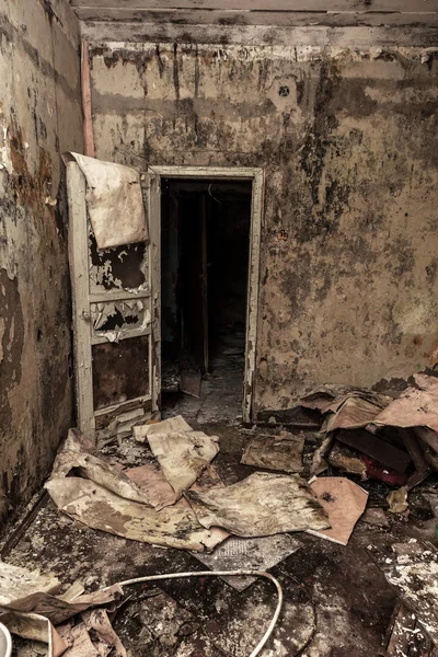 Verlaten Huis Spooky Interieur Van Verwoeste Huis Met Ingerichte Kamers — Stockfoto