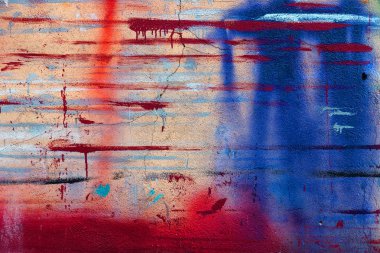 Eski renkli tuğla duvar, eski boya ve doku izleriyle sıvanmış. Olağanüstü yaratıcı tasarım için eskimiş bir arka plan olarak