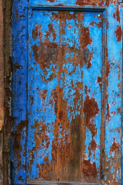 Arka plan doku duvar eski boya peeling ile. Eski ahşap arka plan ağaç eski boya artıkları parçaları kalıntıları ile. Doku eski ağaç bir kurulu ile boya, antika arka plan soyulması boya