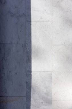 Mermer doku doğal taş arka plan olarak doğal desenli. Mermer taş yüzeyi arka mermer desen. Pembe, kırmızı parlak ve ışık mermer arka plan tasarımı için. Doğal taş arka plan