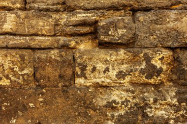 Arka plan tasarımı için. Taş duvar. Doğal taş eski taş tasarım projesi için arka plan arka plan olarak arka plan. Doğal kabuklu deniz ürünleri, bir yeraltı ocağı taştan taş duvardan sanatsal arka plan