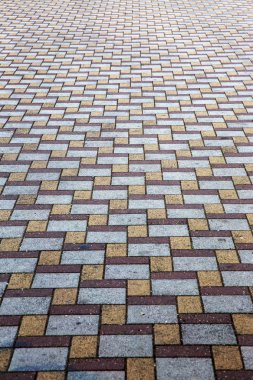 güzel arka plan kaldırım döşeme üzerinde yaya yolu hazır. Çok renkli camlı kaldırım döşeme monoton deseni. Kaldırım döşeme ile küçük kusurlar ve perspektif içinde gelme dışarı çatlamak ile fotoğraf sitesi