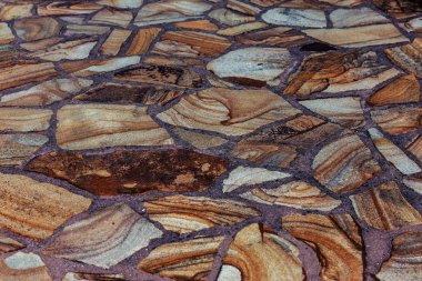 Antik taş duvar dokusu. Granit, mermer güzel taş desen gri renk modern tarzı tasarım dekoratif düzensiz çatlaklar çok taş duvar çimento ile yüzey arka plan. Derin çatlak arka plan