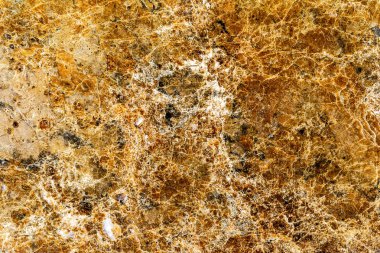 Güzel eski sarı-kahverengi dekoratif taş mermer soyut çatlaklar ve doğal arka yüzeyindeki lekeleri