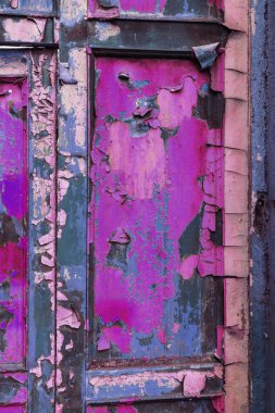 Arka plan doku duvar eski boya peeling ile. Eski ahşap arka plan ağaç eski boya artıkları parçaları kalıntıları ile. Doku eski ağaç bir kurulu ile boya, antika arka plan soyulması boya