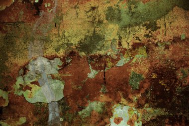 Alçı tuğla duvarın boş eski sanat dokusu. Yaprak dokusuyla boyanmış taş tuğla duvarın çatlaklarıyla kötü çizilmiş yüzey. Hasarlı alçıyla binanın ön cephesini ovaladım.