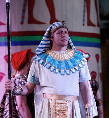 Odessa, Ukrayna - 2 Haziran 2012: eylem temsil opera sahne alanı'nda. Devlet Opera ve Bale Topluluğu Aida Verdi Odessa Opera ve Bale Tiyatrosu açık hava aşamasında gerçekleştirir