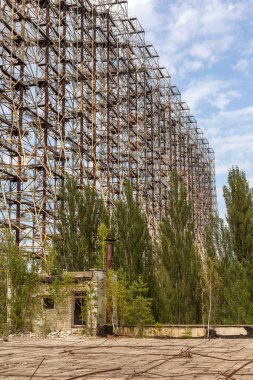 Büyük anten alanı. Sovyet radar sistemi 