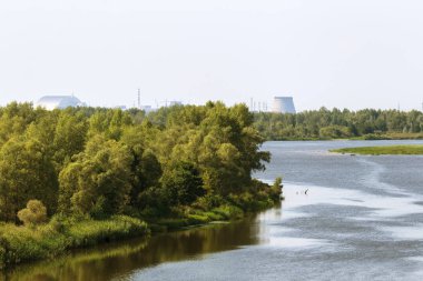 Chernobyl nükleer güç bitki bölge düz Pripyat nehir pastoral manzara. Pripyat nehir lahit üzerinde ayrılmış bir atom reaktörü alanında. Sakin düz manzara. Pripyat Nehri