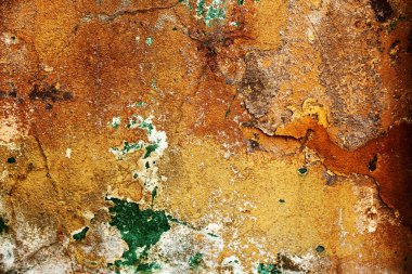 Alçı tuğla duvarın boş eski sanat dokusu. Yaprak dokusuyla boyanmış taş tuğla duvarın çatlaklarıyla kötü çizilmiş yüzey. Hasarlı alçıyla binanın ön cephesini ovaladım.