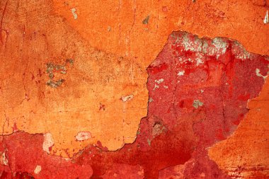 Alçı tuğla duvarın boş eski sanat dokusu. Yaprak dokusuyla boyanmış taş tuğla duvarın çatlaklarıyla kötü çizilmiş yüzey. Hasarlı alçıyla binanın ön cephesini ovaladım.