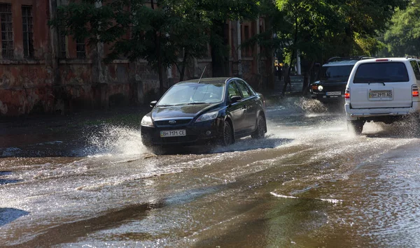 Oděsa Ukrajina Července 2018 Řízení Auta Silnici Zatopené Během Povodně — Stock fotografie