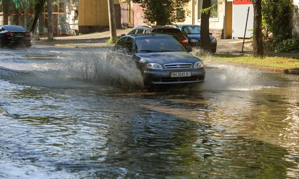 Odessa Ukraina Juli 2018 Köra Bilar Översvämmad Väg Översvämningarna Orsakade — Stockfoto