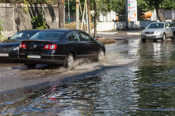 Odessa Ukrajna Július 2018 Autóvezetés Közben Eső Vihar Okozta Áradások — Stock Fotó