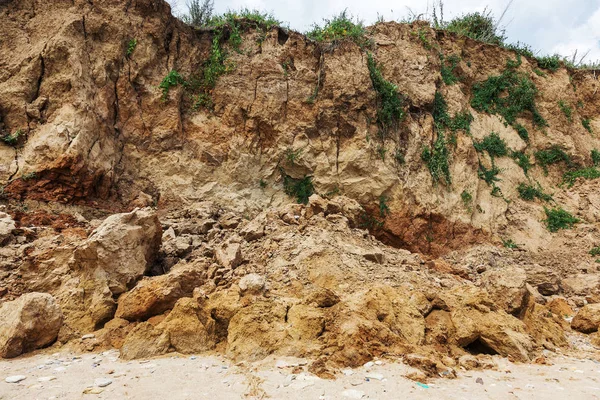 Deslizamiento Montaña Una Zona Ambientalmente Peligrosa Grandes Grietas Tierra Descenso — Foto de Stock