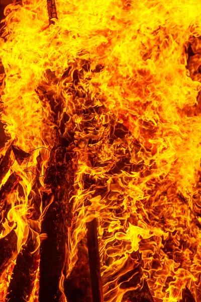 Fogueira Ardente Noite Chama Pentes Como Textura Fundo Ramos Fortes — Fotografia de Stock