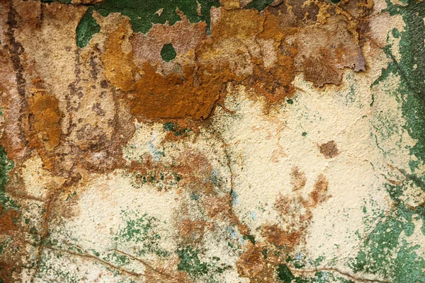 灰泥砖墙的中空的古老艺术质感 石墙粉刷后的裂缝表面划痕严重 具有花瓣质感 被损坏的石膏擦拭的建筑物正面 — 图库照片