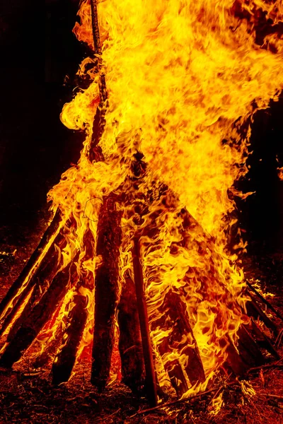 Hořící Ohně Noci Češe Plamen Jako Textury Pozadí Silné Větve — Stock fotografie