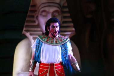 Odessa, Ukrayna - 2 Haziran 2012: eylem temsil opera sahne alanı'nda. Devlet Opera ve Bale Topluluğu Aida Verdi Odessa Opera ve Bale Tiyatrosu açık hava aşamasında gerçekleştirir