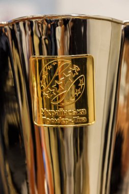 Odessa, Ukrayna - Cirka 2017: Ana spor Kupası, Şampiyonlar Ligi Ukrayna futbol yakın çekim üzerinde Süper Kupası kupa. Spor Ödülü - Şampiyonlar Kupası