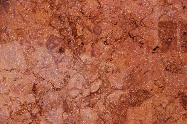 Mermer doku doğal taş arka plan olarak doğal desenli. Mermer taş yüzeyi arka mermer desen. Pembe, kırmızı parlak ve ışık mermer arka plan tasarımı için