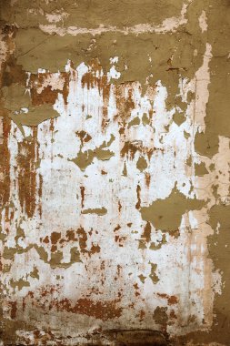 Alçı tuğla duvarın boş eski sanat dokusu. Yaprak dokusuyla boyanmış taş tuğla duvarın çatlaklarıyla kötü çizilmiş yüzey. Hasarlı alçıyla binanın ön cephesini ovaladım.