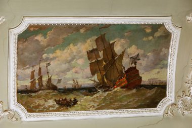 SSCB'in eski il Sovyet tiyatro, mistik iç. Sıva belgeleme, duvar ve tavan nostaljik resmini devrimci geçmiş SSCB parçaları ile. Lüks İmparatorluk tarzı iç