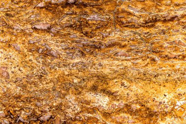 Güzel eski sarı-kahverengi dekoratif taş mermer soyut çatlaklar ve doğal arka yüzeyindeki lekeleri