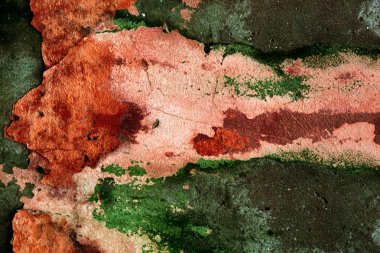 Alçı tuğla duvarın boş eski sanat dokusu. Yaprak dokusuyla boyanmış taş tuğla duvarın çatlaklarıyla kötü çizilmiş yüzey. Hasarlı alçıyla binanın ön cephesini ovaladım.