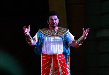 Odessa, Ukrayna - 2 Haziran 2012: eylem temsil opera sahne alanı'nda. Devlet Opera ve Bale Topluluğu Aida Verdi Odessa Opera ve Bale Tiyatrosu açık hava aşamasında gerçekleştirir