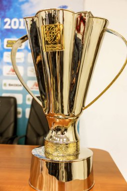 Odessa, Ukrayna - Cirka 2017: Ana spor Kupası, Şampiyonlar Ligi Ukrayna futbol yakın çekim üzerinde Süper Kupası kupa. Spor Ödülü - Şampiyonlar Kupası