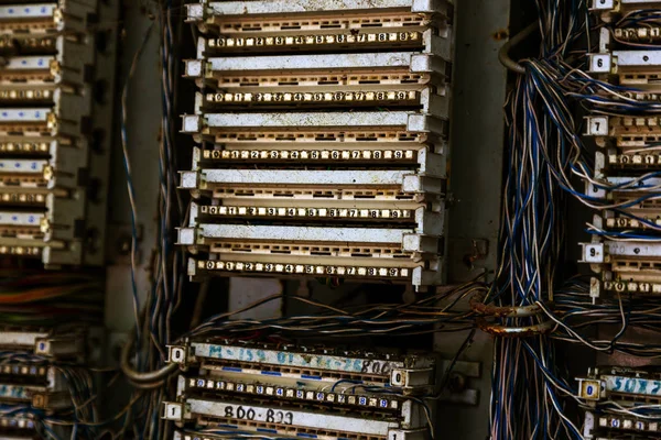 Velha Central Telefónica Analógica Rua Cidade Quebrado Pilhado Abandonado Quebrado — Fotografia de Stock