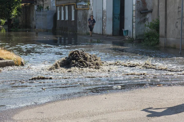 Odessa Ucrania Julio 2018 Conducción Automóviles Una Carretera Inundada Durante —  Fotos de Stock