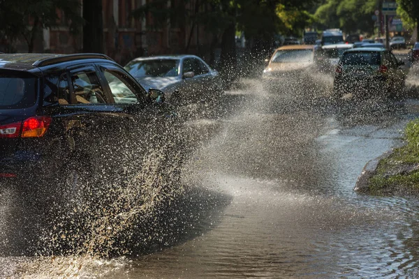 Driving Cars Flooded Road Floods Caused Rain Storms Cars Float — Stock Photo, Image