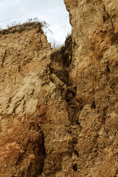 Bergskred Ett Miljöfarligt Område Stora Sprickor Jorden Nedstigning Stora Lager — Stockfoto