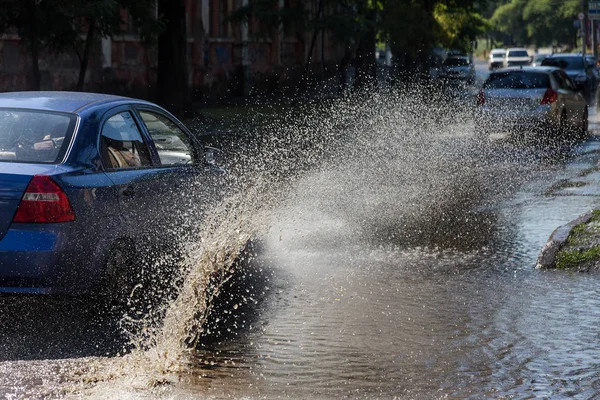 Driving Cars Flooded Road Floods Caused Rain Storms Cars Float — Stock Photo, Image