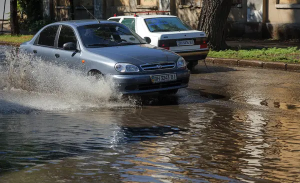 Odessa Ukraine Juillet 2018 Conduite Voitures Sur Une Route Inondée — Photo