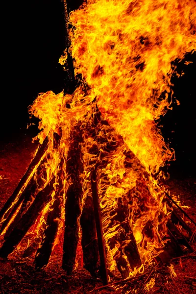 Fogueira Ardente Noite Chama Pentes Como Textura Fundo Ramos Fortes — Fotografia de Stock