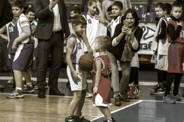 Odessa, Ukrayna - 23 Aralık 2018: genç çocuk basketbol oynamak, Çocuk spor basketbol kulübü çocuk spor okulu kutlama sırasında çocuk spor yarışmalara katılmak