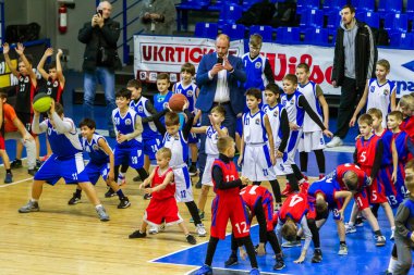 Odessa, Ukrayna - 23 Aralık 2018: genç çocuk basketbol oynamak, Çocuk spor basketbol kulübü çocuk spor okulu kutlama sırasında çocuk spor yarışmalara katılmak