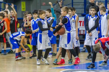 Odessa, Ukrayna - 23 Aralık 2018: genç çocuk basketbol oynamak, Çocuk spor basketbol kulübü çocuk spor okulu kutlama sırasında çocuk spor yarışmalara katılmak