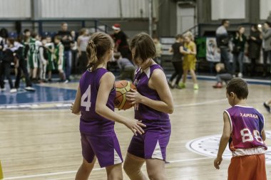 Odessa, Ukrayna - 23 Aralık 2018: genç çocuk basketbol oynamak, Çocuk spor basketbol kulübü çocuk spor okulu kutlama sırasında çocuk spor yarışmalara katılmak