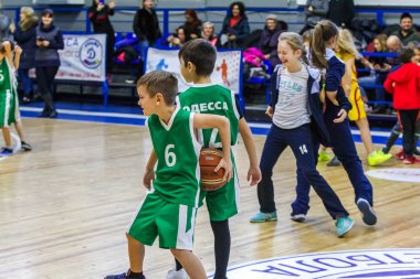 Odessa, Ukrayna - 23 Aralık 2018: genç çocuk basketbol oynamak, Çocuk spor basketbol kulübü çocuk spor okulu kutlama sırasında çocuk spor yarışmalara katılmak