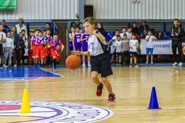 Odessa, Ukrayna - 23 Aralık 2018: genç çocuk basketbol oynamak, Çocuk spor basketbol kulübü çocuk spor okulu kutlama sırasında çocuk spor yarışmalara katılmak