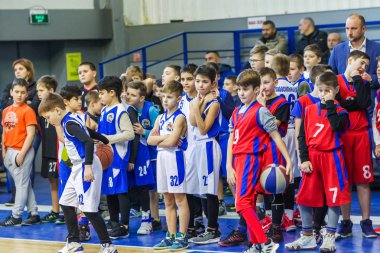 Odessa, Ukrayna - 23 Aralık 2018: genç çocuk basketbol oynamak, Çocuk spor basketbol kulübü çocuk spor okulu kutlama sırasında çocuk spor yarışmalara katılmak